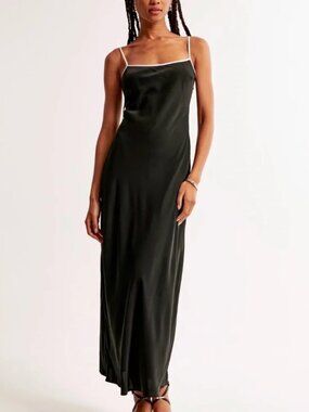 green emerald velvet dress Time Out Maxi Dress Orchid / L main image 0